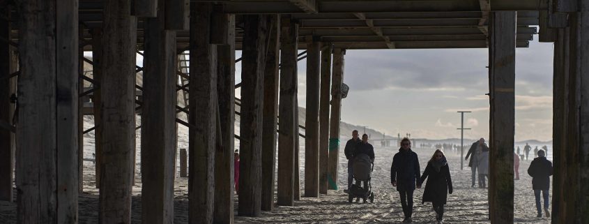 walking under the beach restaurant, capture one 20